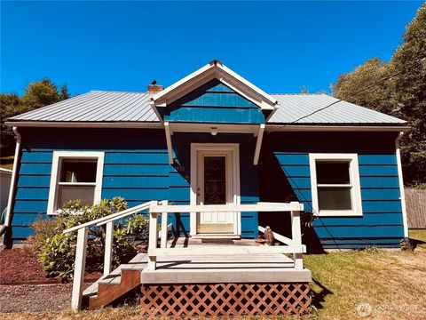Photo of 1550 Larch Street, Raymond, WA 98577 (MLS # 2414042)