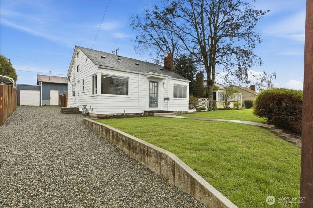 Photo of 10041 15th Avenue SW, Seattle, WA 98146 (MLS # 2502515)