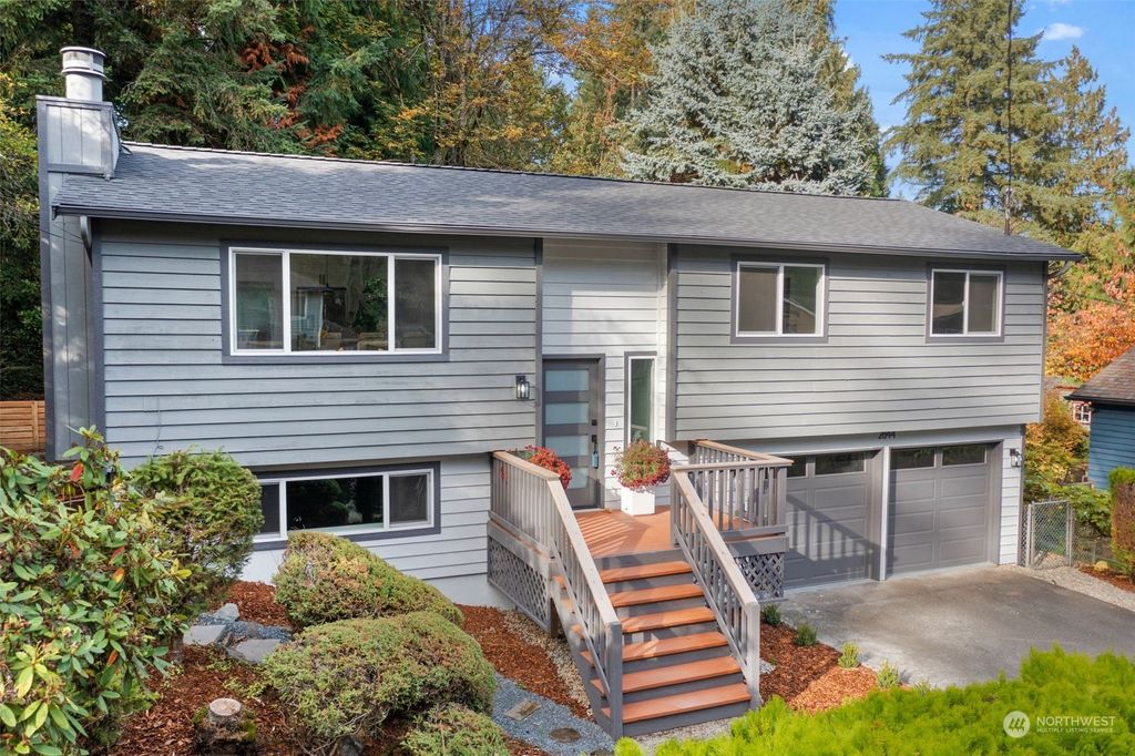 Photo of 2844 NE 180th Place, Lake Forest Park, WA 98155 (MLS # 2165786)