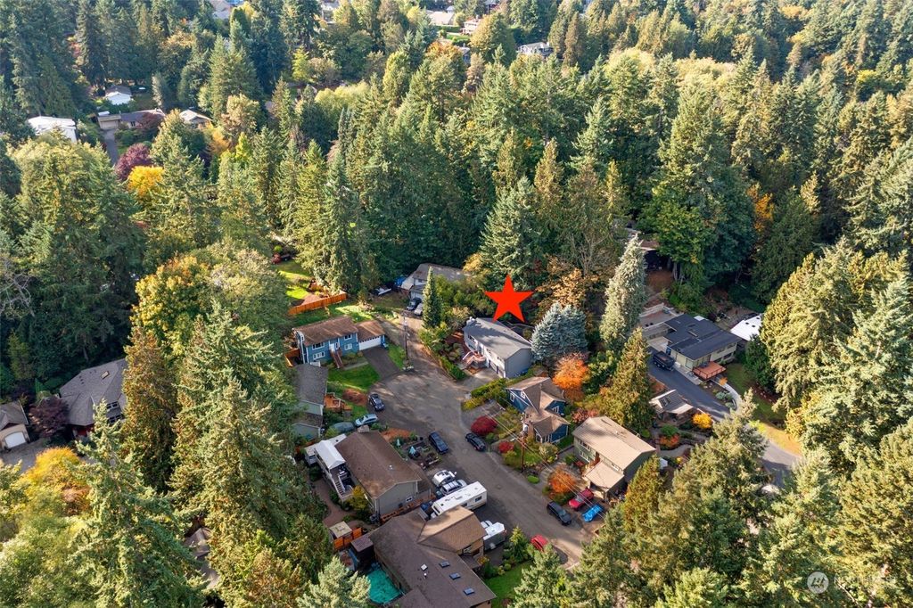 Photo of 2844 NE 180th Place, Lake Forest Park, WA 98155 (MLS # 2165786)