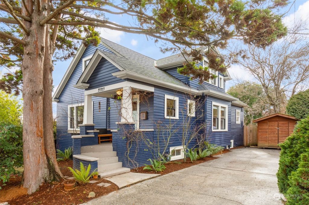 Photo of 3707 SW Southern Street, Seattle, WA 98126 (MLS # 2035046)