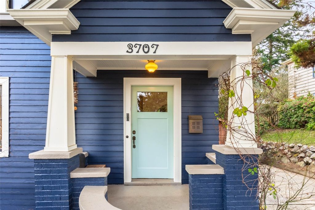 Photo of 3707 SW Southern Street, Seattle, WA 98126 (MLS # 2035046)