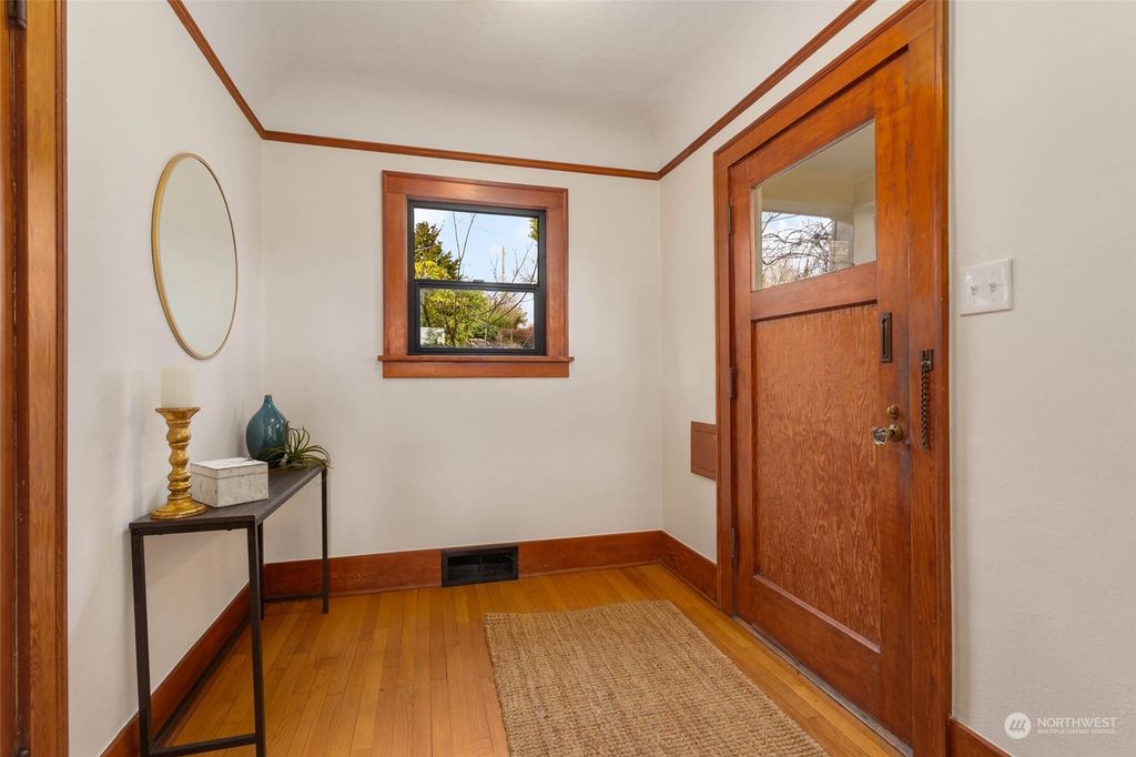 Photo of 3707 SW Southern Street, Seattle, WA 98126 (MLS # 2035046)