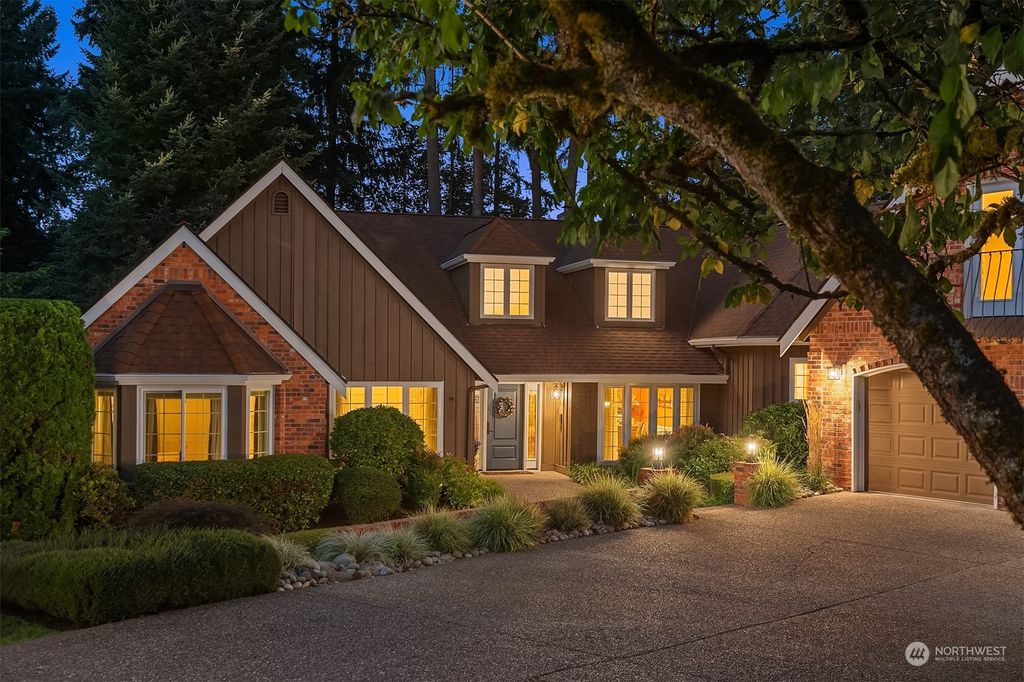 Photo of 16712 NE 124th Street, Redmond, WA 98052 (MLS # 2005290)
