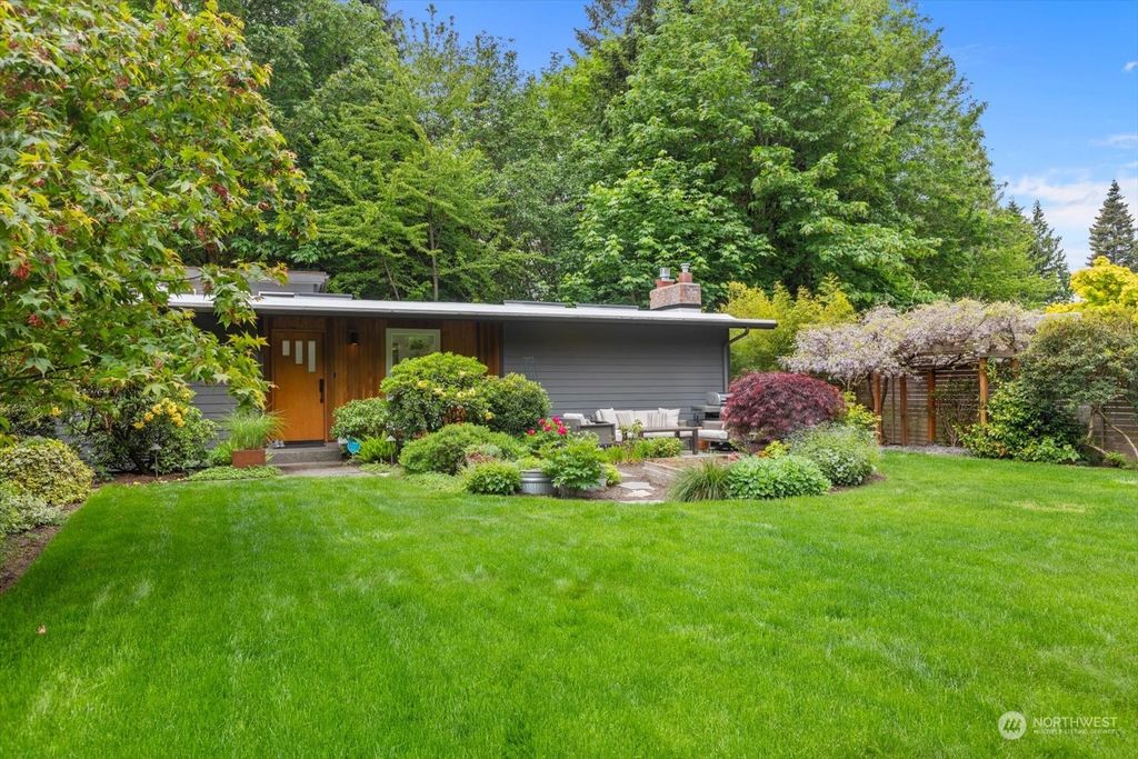 Photo of 1075 NW 167th Street, Shoreline, WA 98177 (MLS # 2238247)