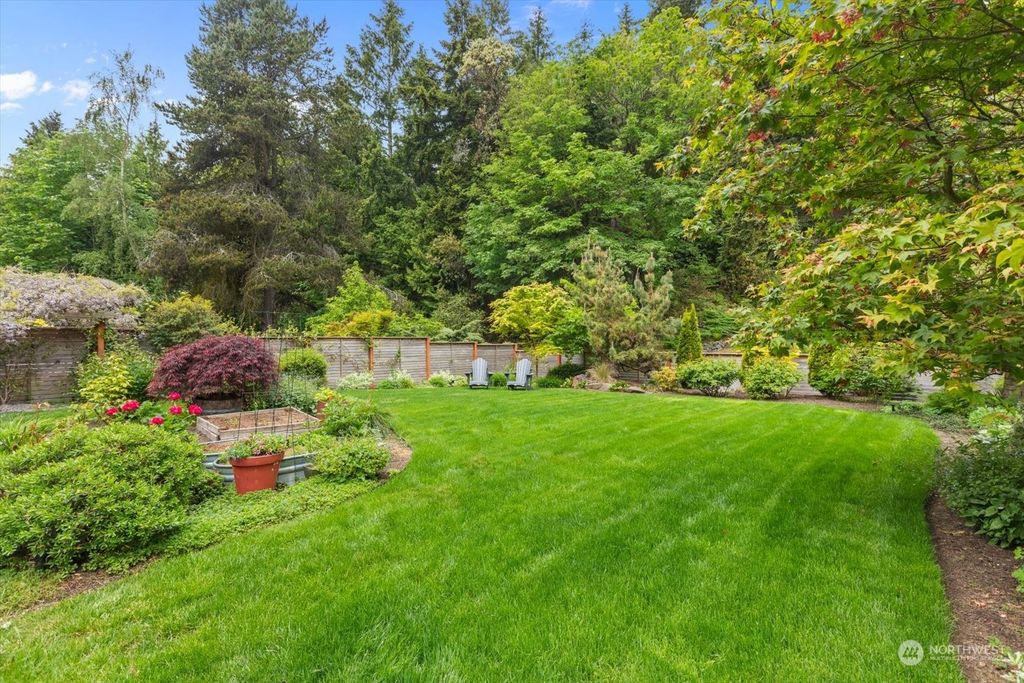 Photo of 1075 NW 167th Street, Shoreline, WA 98177 (MLS # 2238247)