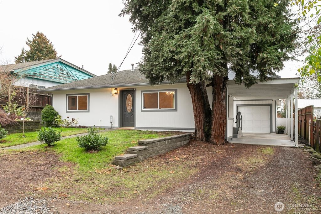 Photo of 3513 NE 6th Place, Renton, WA 98056 (MLS # 2462792)