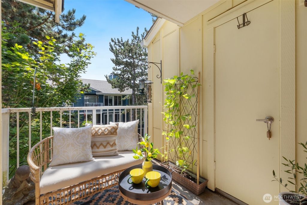 Photo of 300 N 130th Street #4-302, Seattle, WA 98133 (MLS # 2416661)