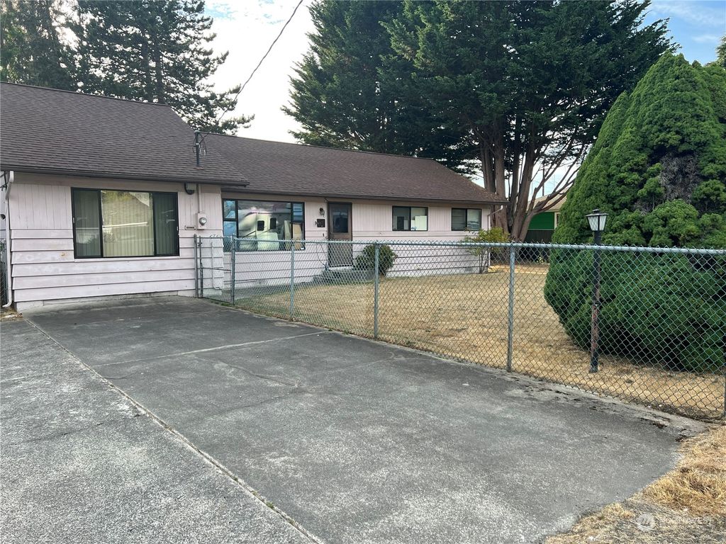 Photo of 1903 18th Avenue, Milton, WA 98754 (MLS # 2145192)