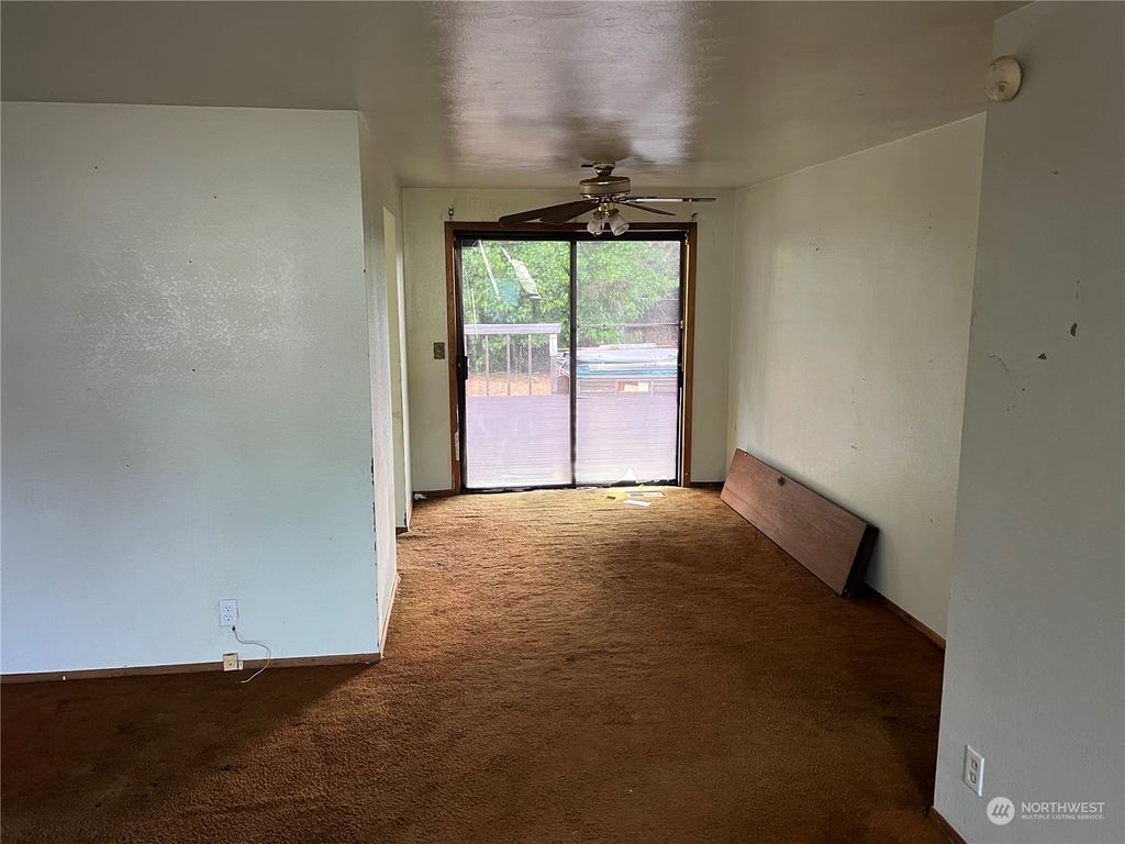 Photo of 1903 18th Avenue, Milton, WA 98754 (MLS # 2145192)