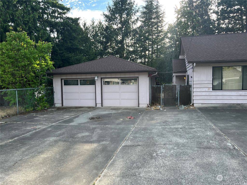 Photo of 1903 18th Avenue, Milton, WA 98754 (MLS # 2145192)