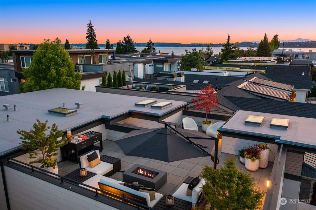 Photo of 231 3rd Avenue S, Kirkland, WA 98033 (MLS # 2137757)