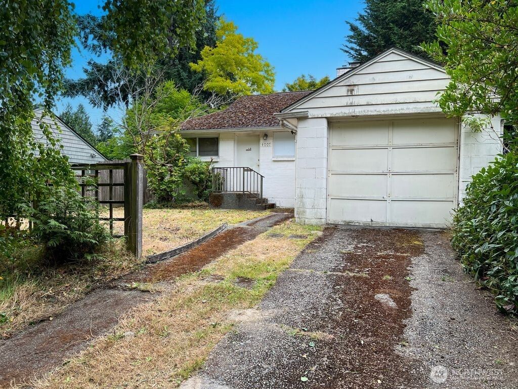 Photo of 4007 W Emerson Street, Seattle, WA 98199 (MLS # 2410343)