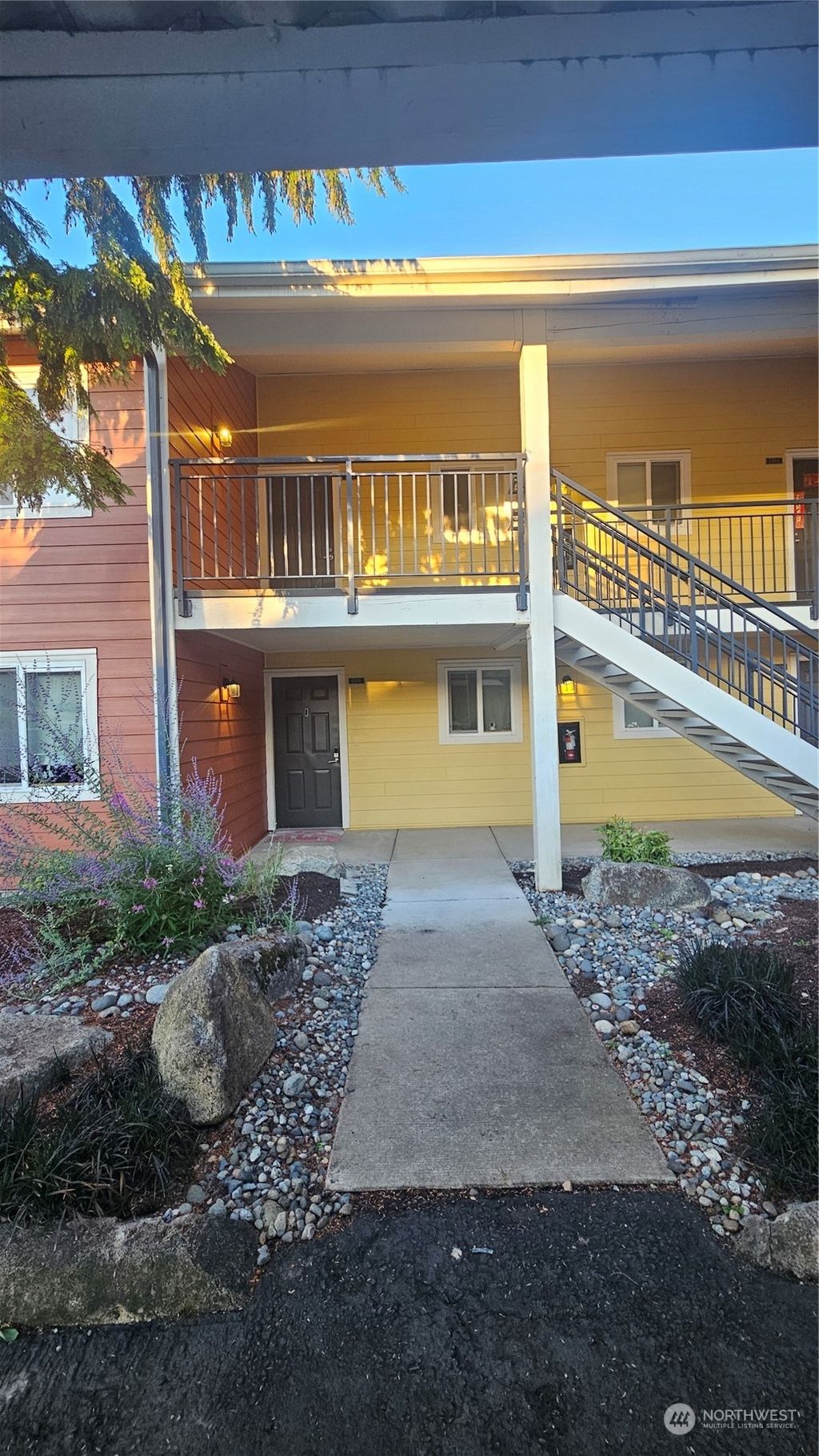 listing image 9369311732239638153
