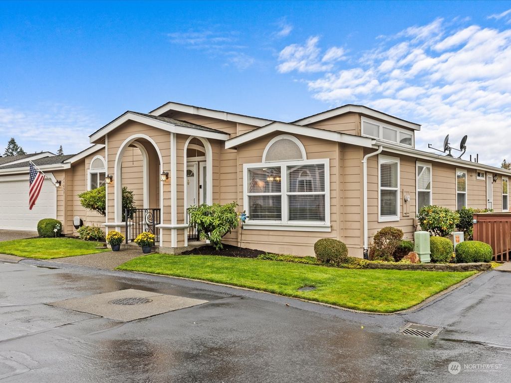 Photo of 24057 222nd Avenue SE, Maple Valley, WA 98038 (MLS # 2285194)