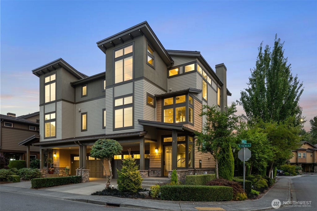 Photo of 1211 N 42nd Place, Renton, WA 98056 (MLS # 2541803)