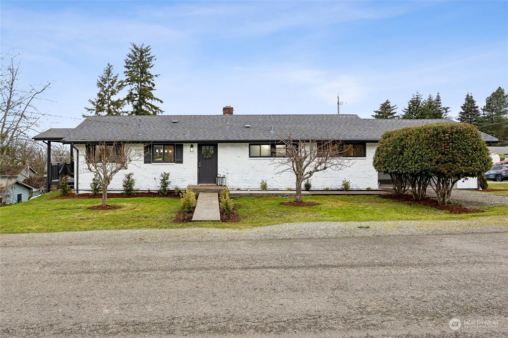 Photo of 817 E Dean Street, Kent, WA 98030 (MLS # 2317260)