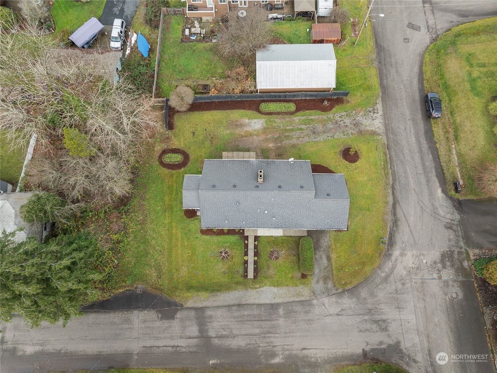 Photo of 817 E Dean Street, Kent, WA 98030 (MLS # 2317260)