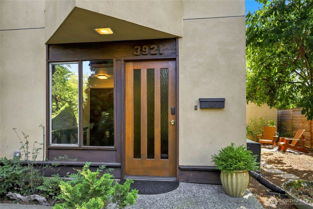 Photo of 3921 S Angeline Street, Seattle, WA 98118 (MLS # 2576416)