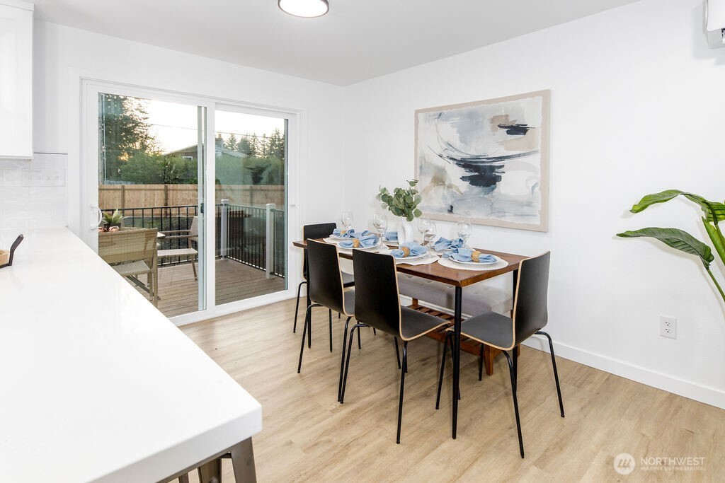 1101 VASHON Court NE