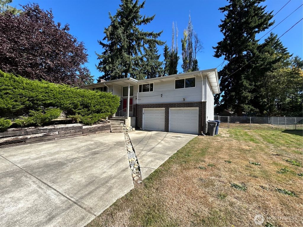 Photo of 32216 39th Avenue S, Federal Way, WA 98001 (MLS # 2435234)