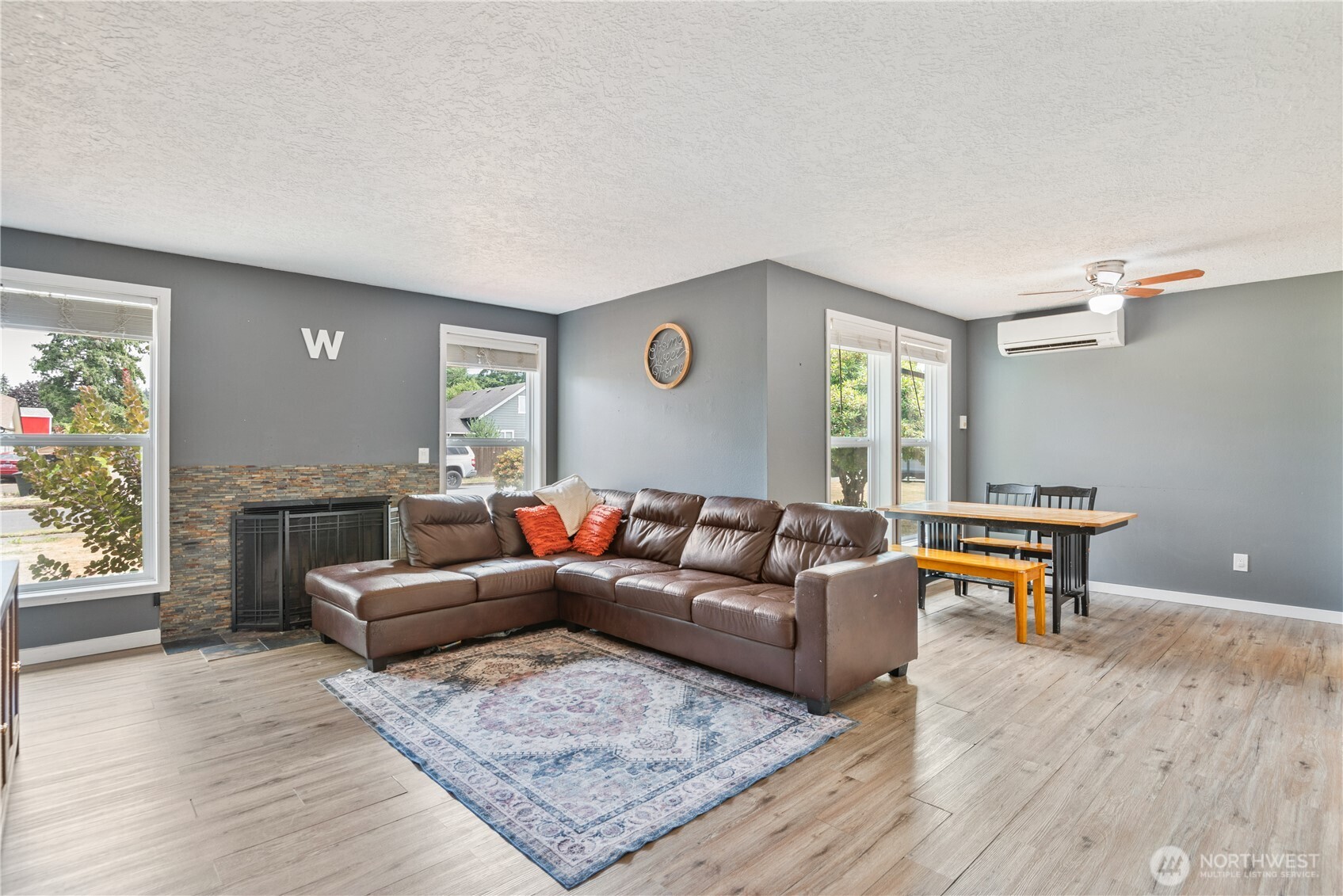 221 Valley Way