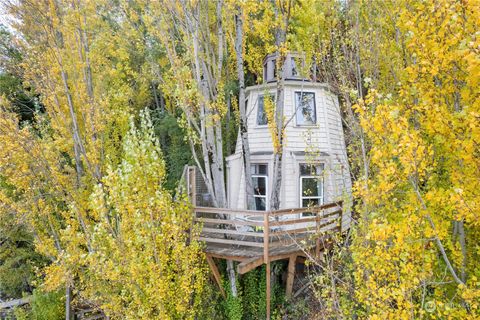 1705 Perkins Lane Seattle WA 98199