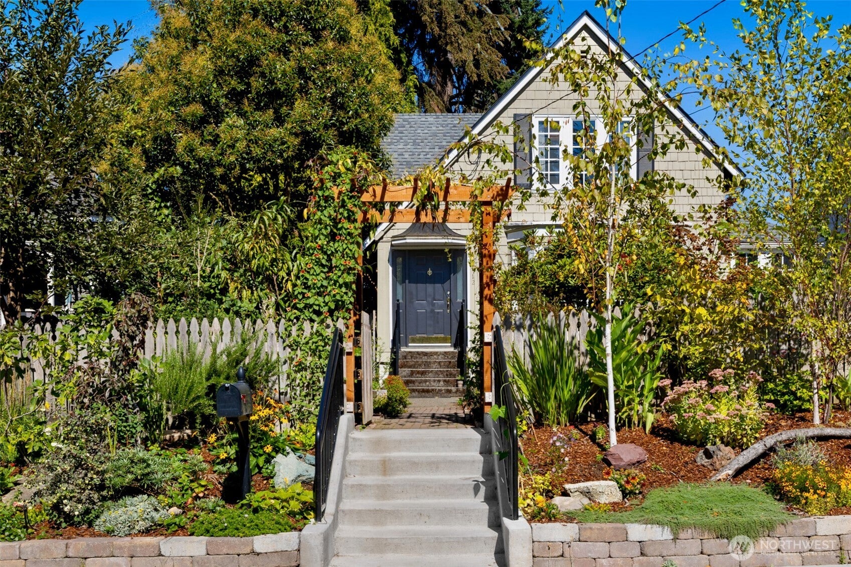 1912 Gregory Way