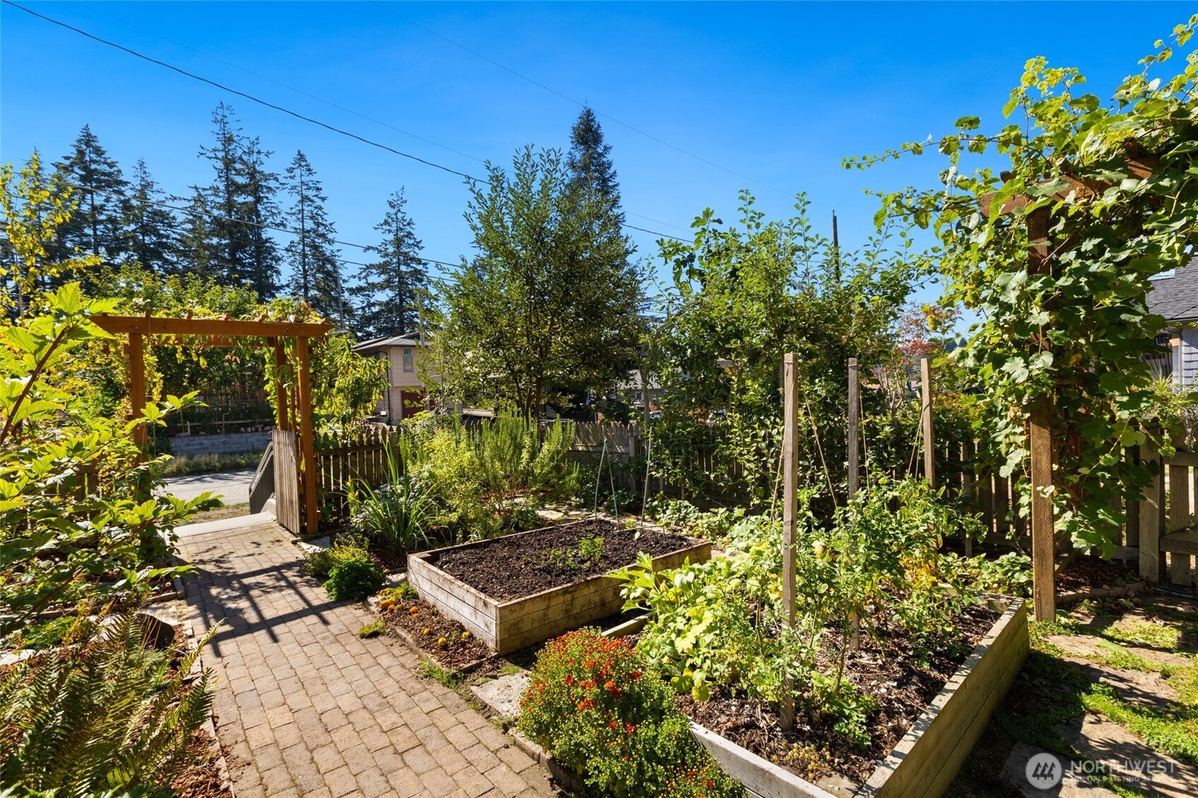 1912 Gregory Way