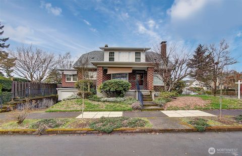 Photo of 2814 Washington St St, Vancouver, WA 98660 (MLS # 2486738)