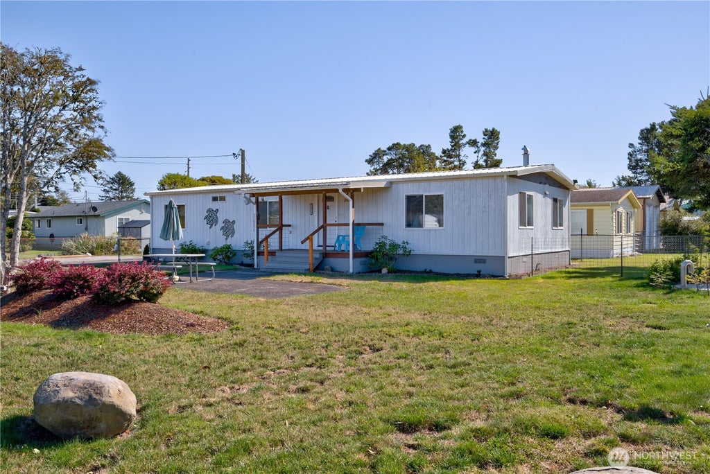 Photo of 201 12 Street NE, Long Beach, WA 98631 (MLS # 2589103)