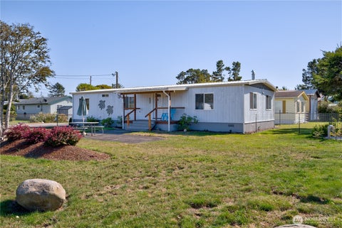 Photo of 201 12th Street NE, Long Beach, WA 98631 (MLS # 2589103)