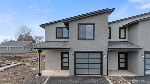 Photo of 601 Dorsing Street #A, Moses Lake, WA 98837 (MLS # 2402288)