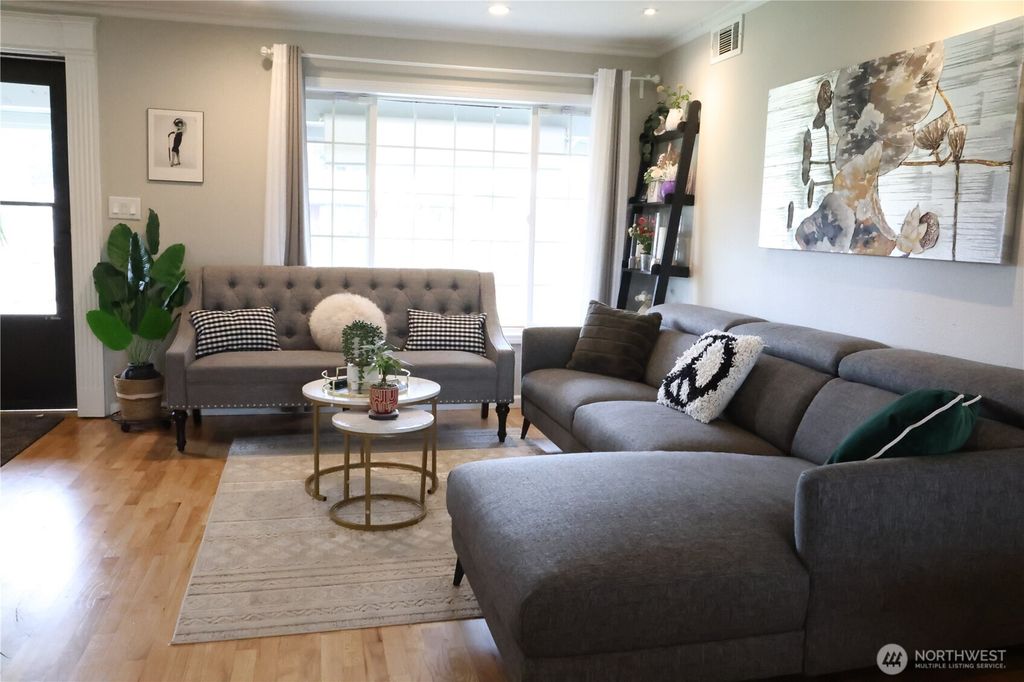 Photo of 16864 122nd Avenue SE, Renton, WA 98058 (MLS # 2495160)