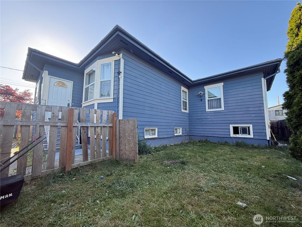 Photo of 3926 S Warsaw Street, Seattle, WA 98118 (MLS # 2539761)