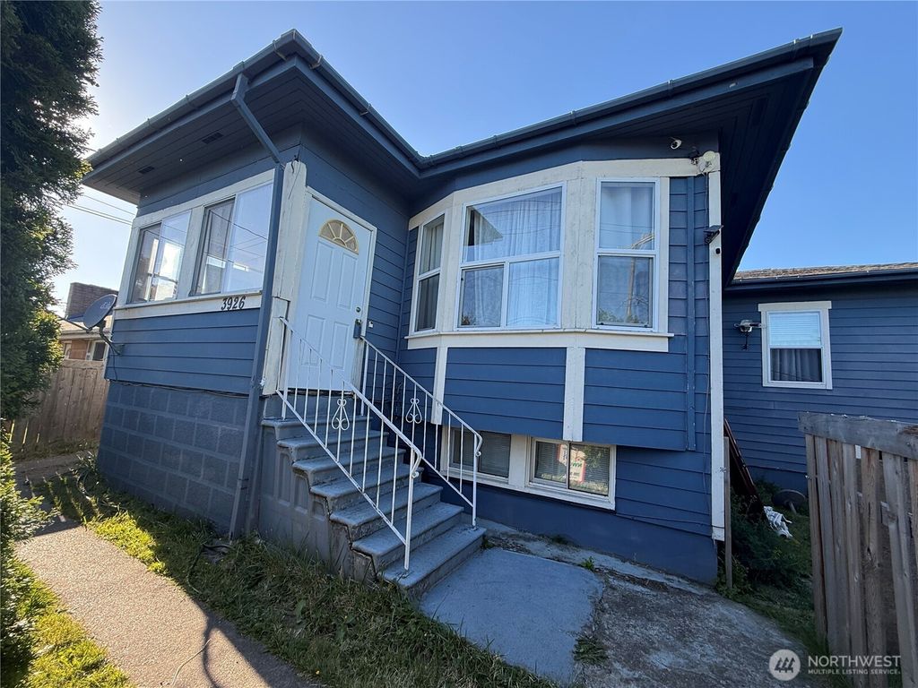 Photo of 3926 S Warsaw Street, Seattle, WA 98118 (MLS # 2539761)
