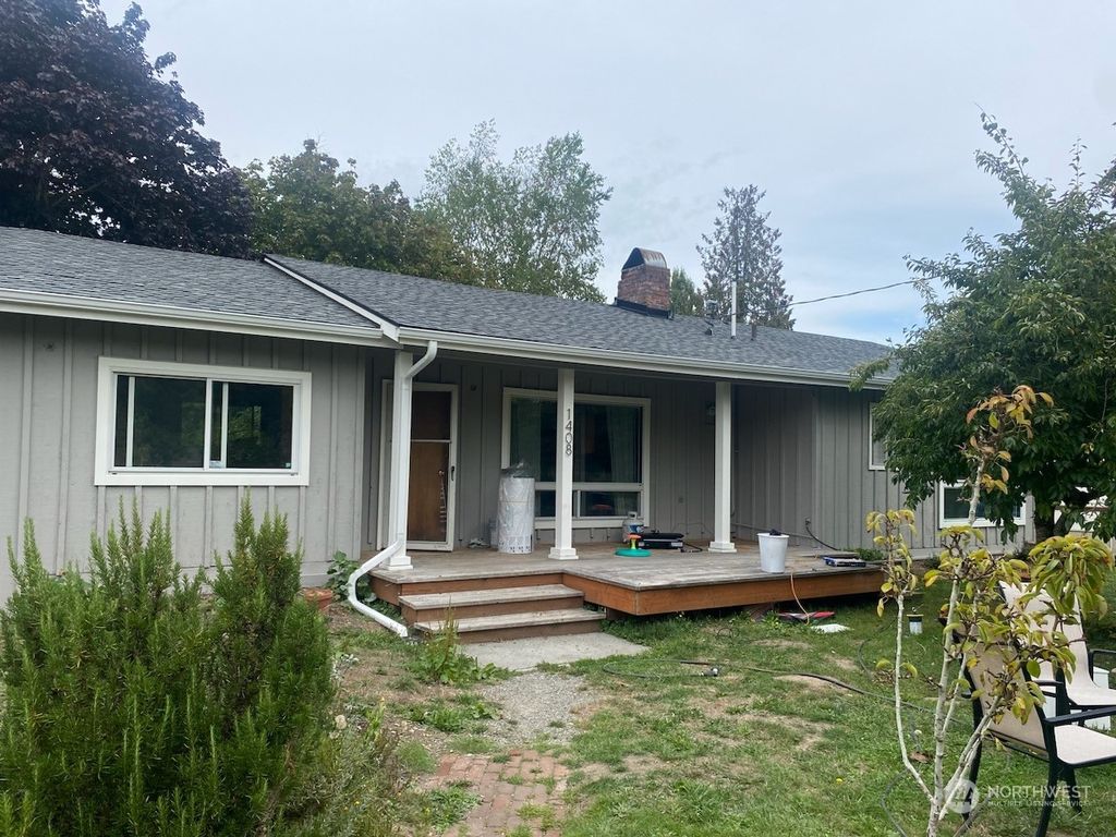 Photo of 1408 S 235th Place, Des Moines, WA 98198 (MLS # 2295838)