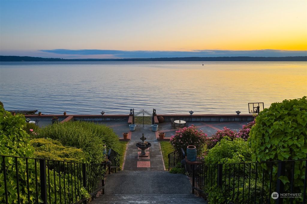 Photo of 17943 Normandy Terrace SW, Normandy Park, WA 98166 (MLS # 2126106)
