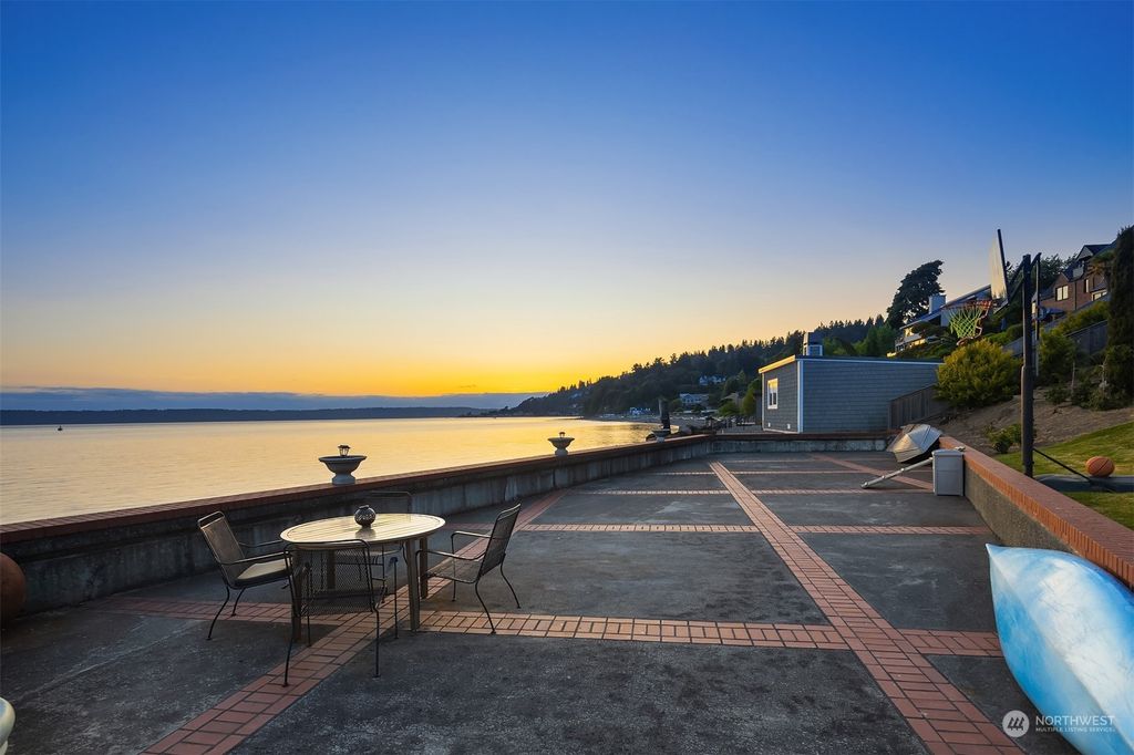 Photo of 17943 Normandy Terrace SW, Normandy Park, WA 98166 (MLS # 2126106)