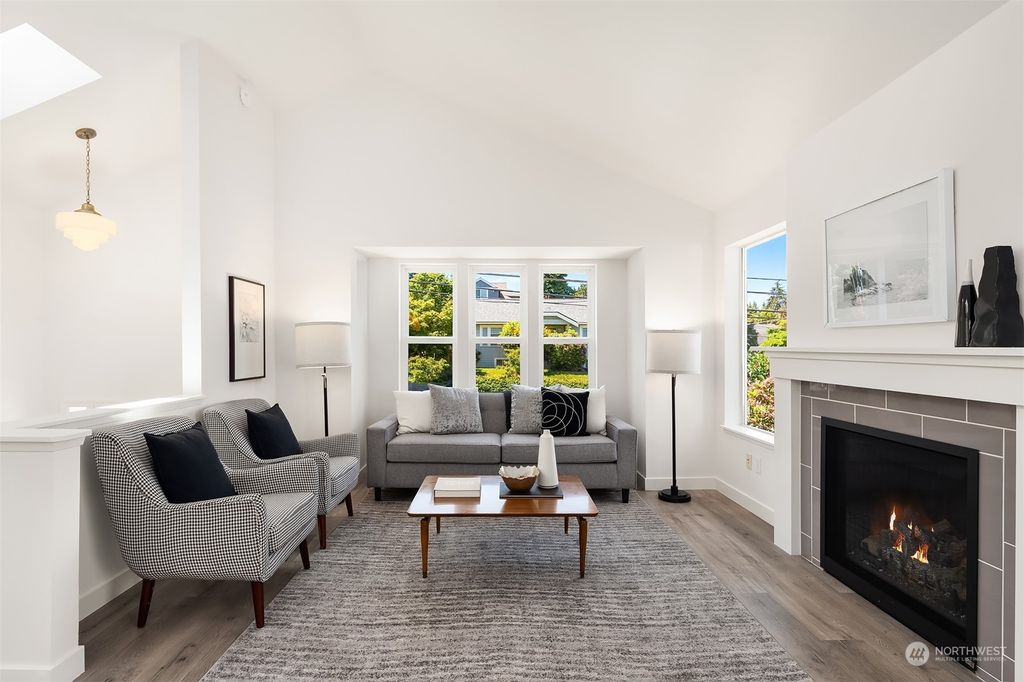 Photo of 6218 Latona Avenue NE, Seattle, WA 98115 (MLS # 2127014)