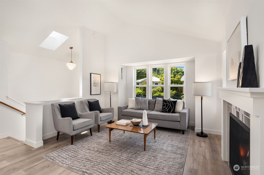 Photo of 6218 Latona Avenue NE, Seattle, WA 98115 (MLS # 2127014)