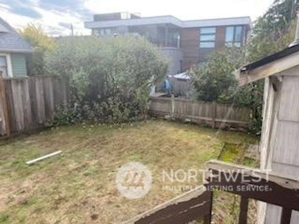 Photo of 833 NW 67th Street, Seattle, WA 98117 (MLS # 2167382)