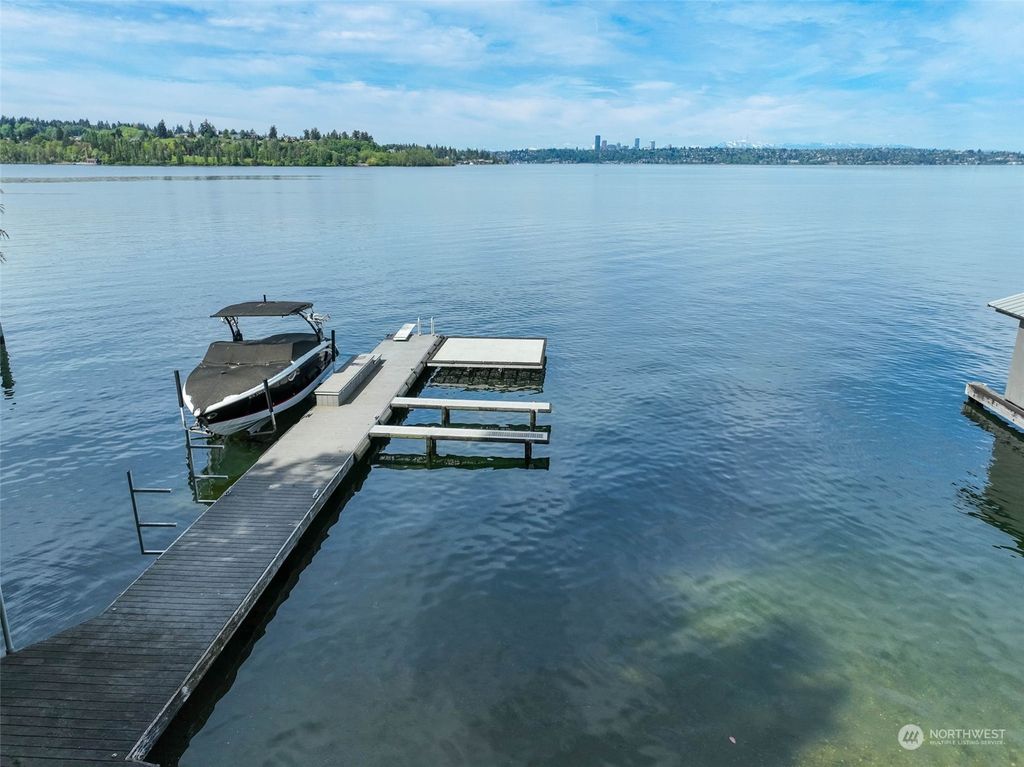 Photo of 9615 SE 16th Street, Bellevue, WA 98004 (MLS # 2238100)