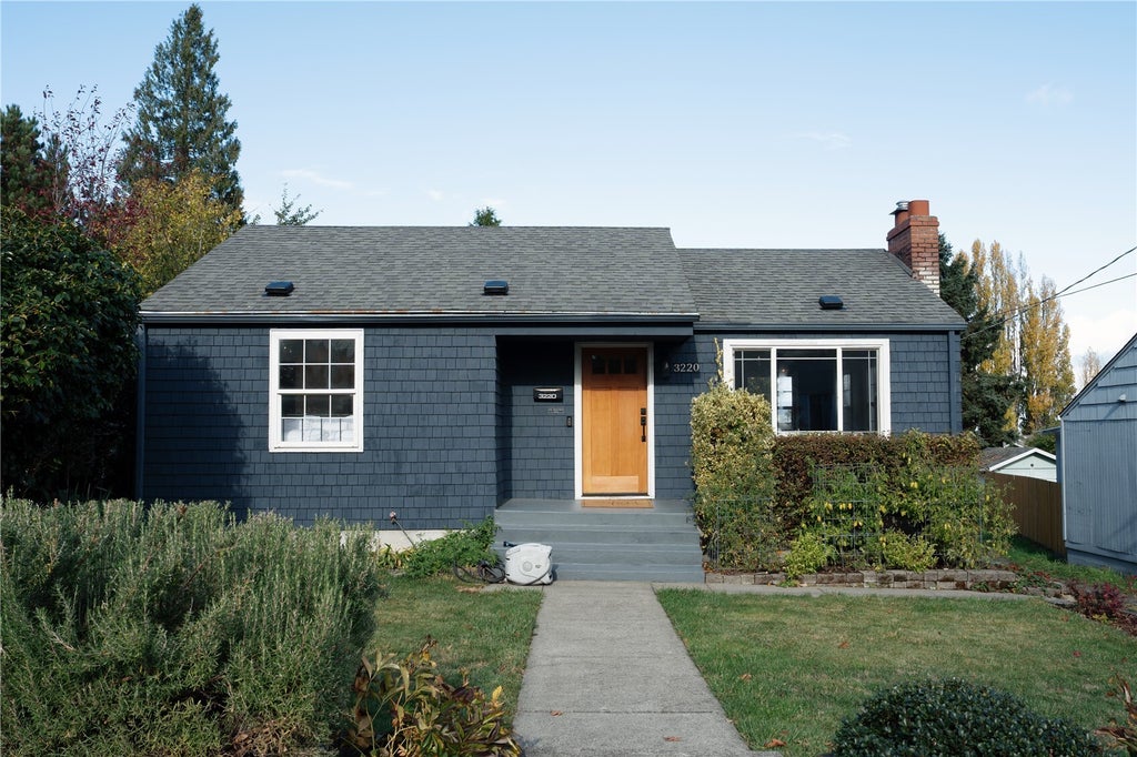 Photo of 3220 S 136th ST ST, Tukwila, WA 98168 (MLS # 2594730)