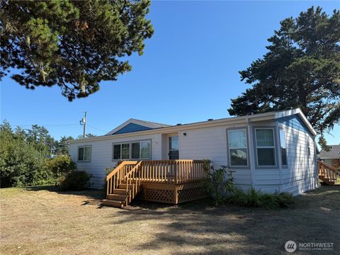 Photo of 1214 50th Place, Seaview, WA 98644 (MLS # 2424820)