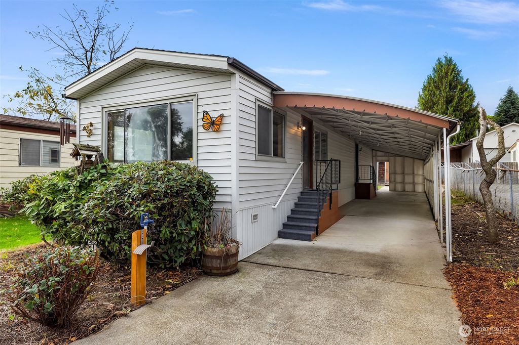 Photo of 11821 44th Avenue S, Tukwila, WA 98178 (MLS # 2174532)