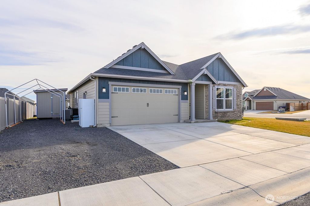 Photo of 702 K St NE, Quincy, WA 98848 (MLS # 2493523)