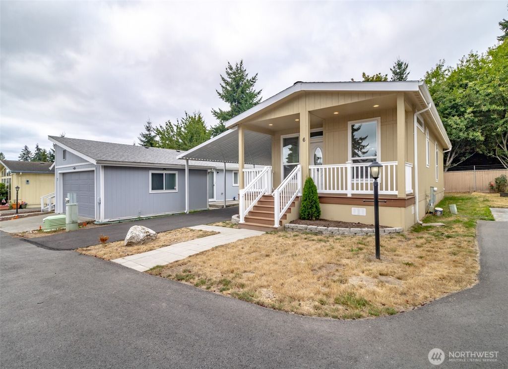 Photo of 2611 S 288th Street #6, Federal Way, WA 98003 (MLS # 2421242)