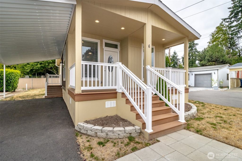 Photo of 2611 S 288th Street #6, Federal Way, WA 98003 (MLS # 2421242)
