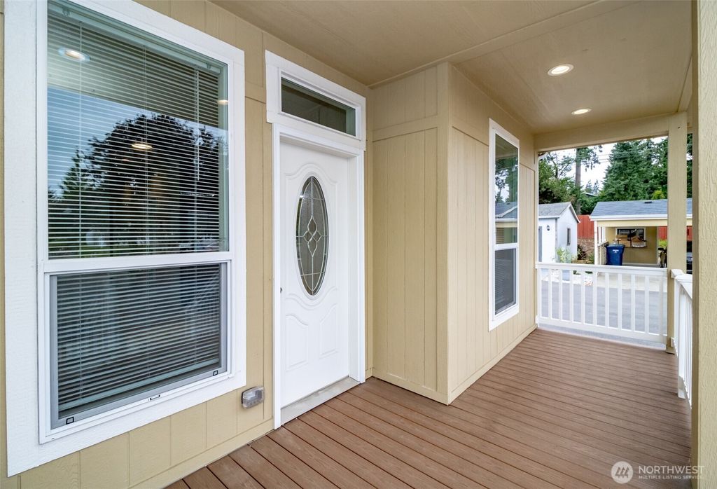 Photo of 2611 S 288th Street #6, Federal Way, WA 98003 (MLS # 2421242)